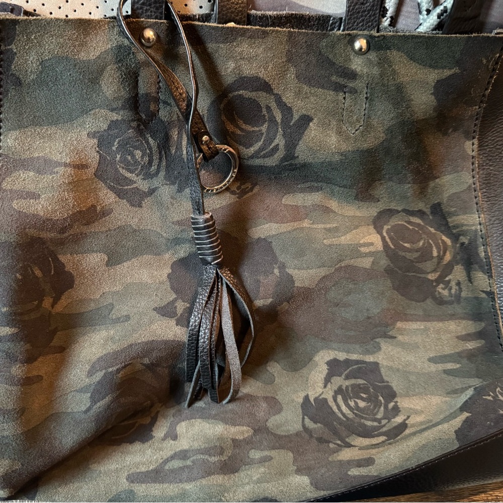 Sanctuary Rose Print Suede Genuine Green Pebbled Leather Fringe Tassel Tote Bag - Picture 3 of 3